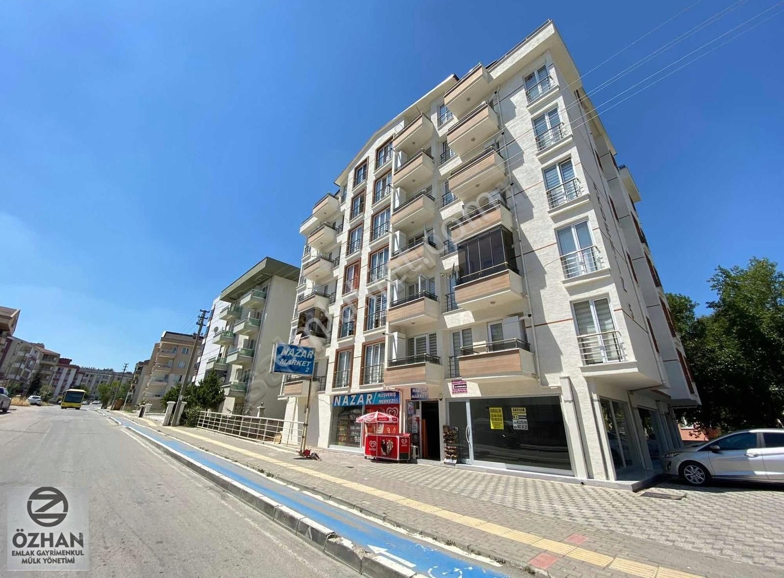 Özhan Emlaktan Merkezde Ayrı Mutfaklı,arakat,eşyalı 2+1 Daire
