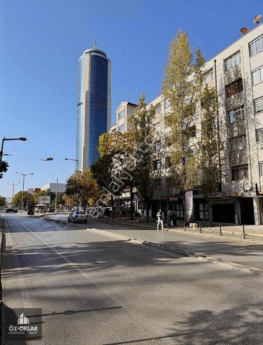 Özoklardan Kule Ve Emniyet Arası Cadde Cepheli Satılık 3+1 Daire