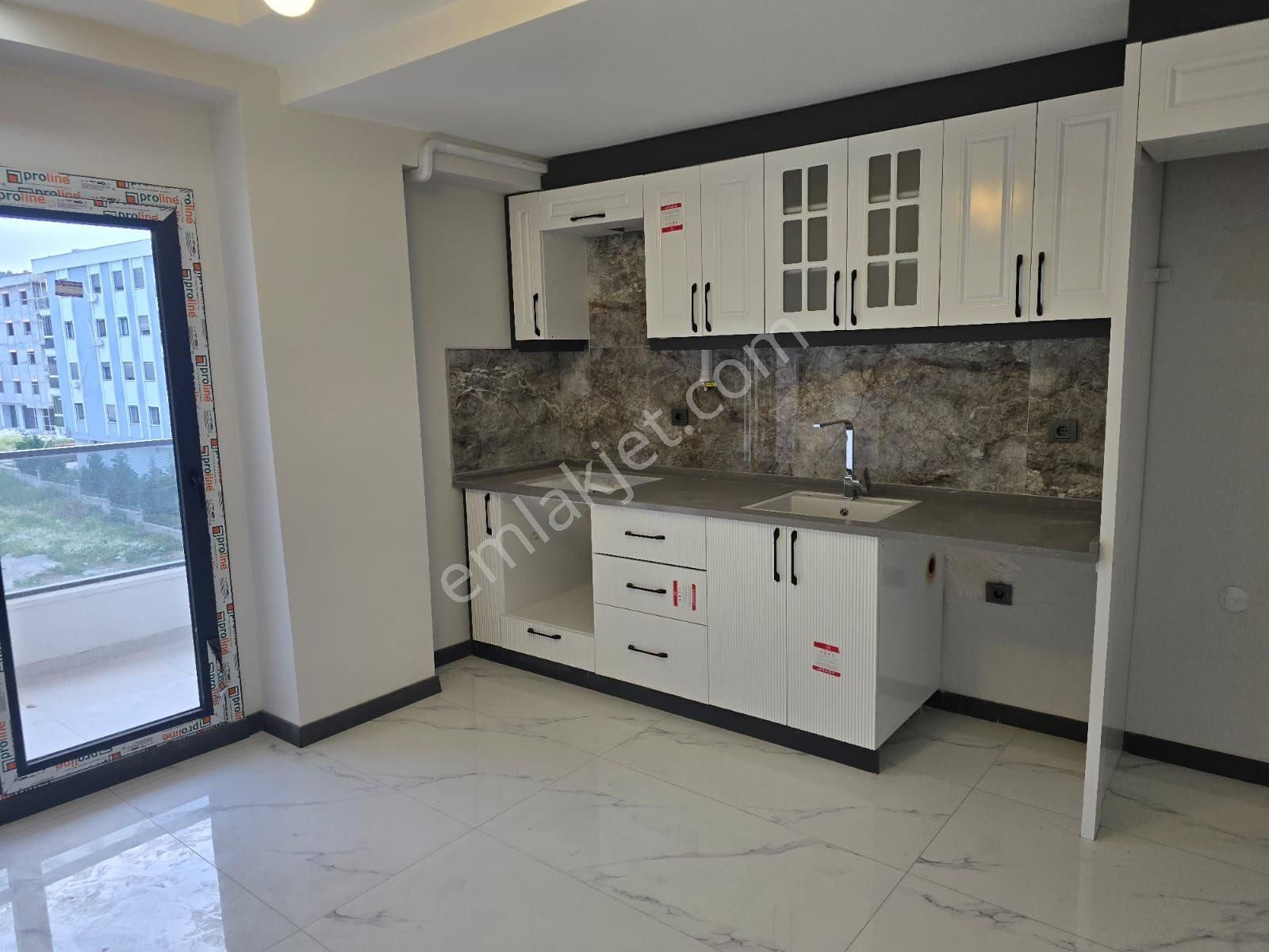 Ergenekon Mah. Ebuberkir Camii Yakını 3+1 135 M2 Alttan Isıtmalı.
