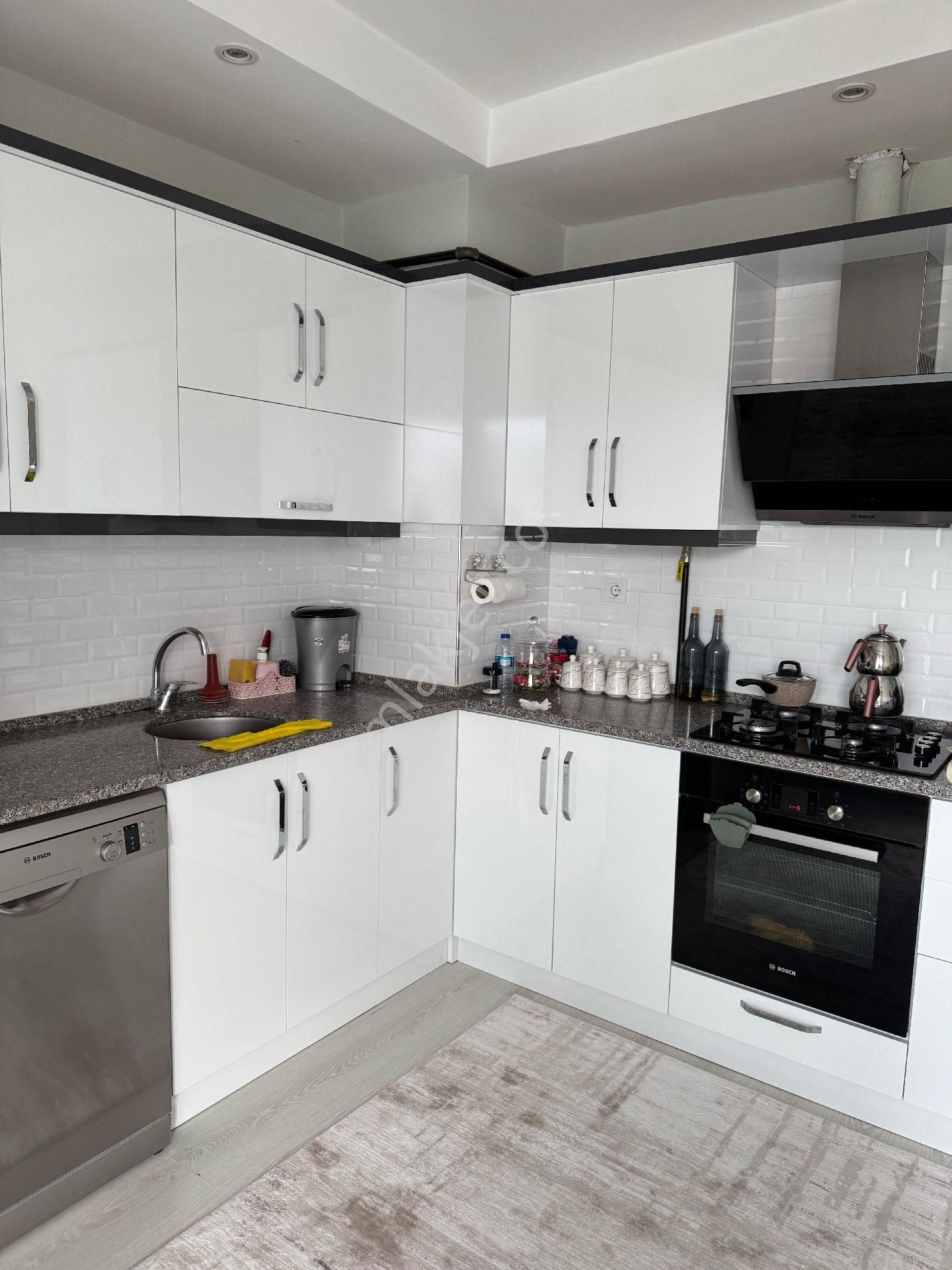 Yeşil Mahallede 3+1 Doğal Gazlı Site İçinde Ebveyin Banyolu Satılık Daire