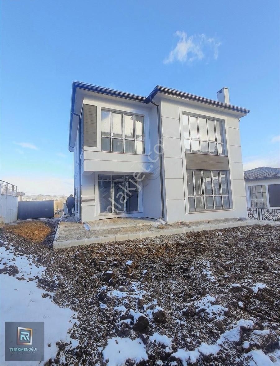 Esenyurt Mahallesi Ak Evlerde Satılık Villa
