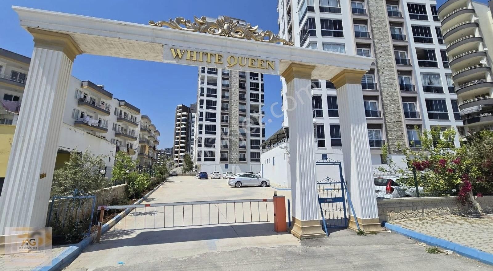 Mersin Mezitli Tece Mah.'de Havuzlu Eşyalı 3+1 Satılık Daire