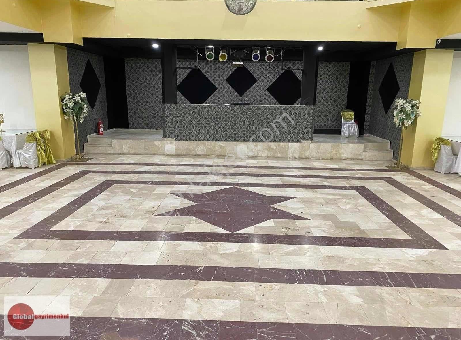 Kiralık Cadde Üstü (antalya Yolu Cepheli) 2500 M² İşyeri