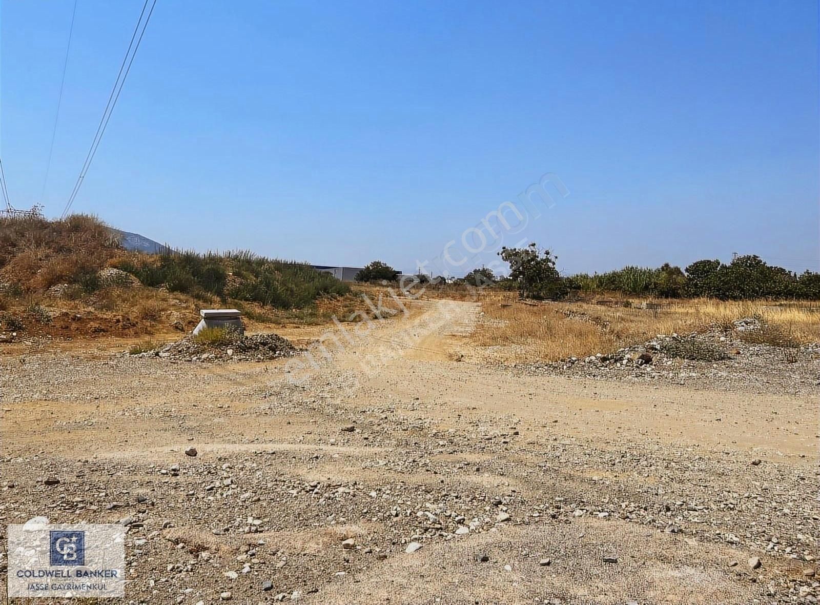 İzmir Havaalanına 2 Dakika Mesafede Emsalsiz Tarla