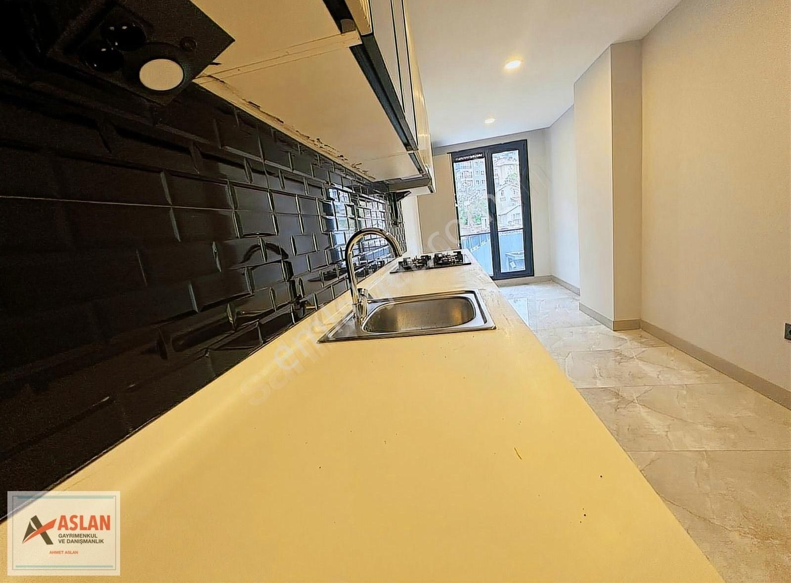 Çengelköyde Butik Site İçinde 3+1 /130 M2 Geniş Arakat Daire - Görsel 2