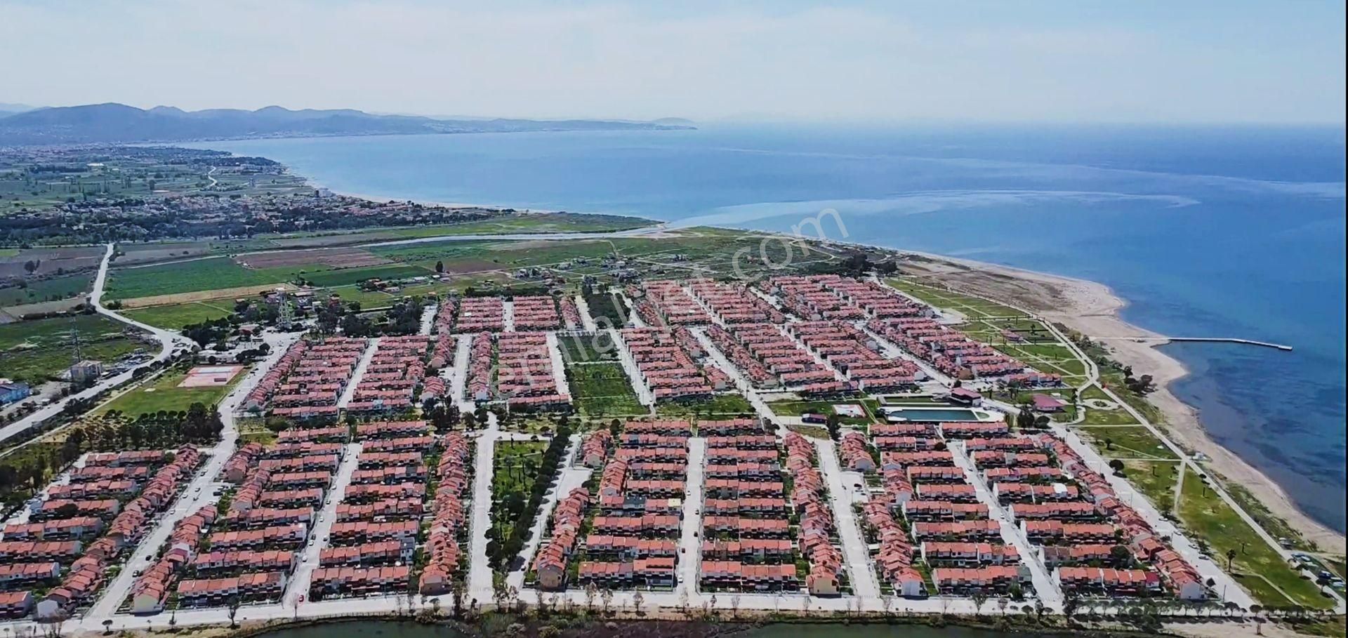 Rw Nefes' Ten Havuzlu, Denize Sıfır Sitede; Bakımlı, Köşe Konumlu 3+1 Villa