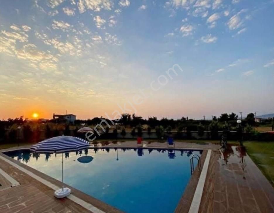 Kuşadası Güzelçamlıda Havuzlu Sitede Satılık 3+1