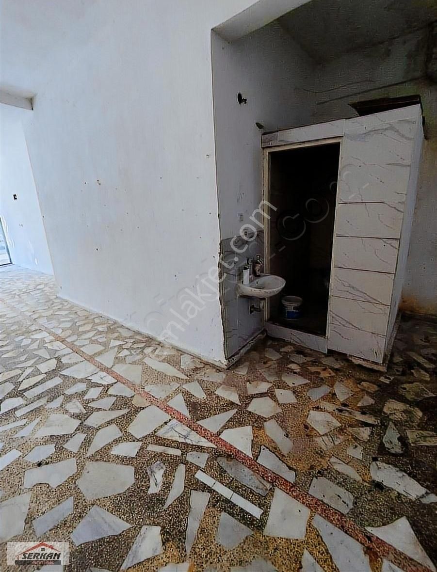 Serkan Emlaktan Kiralık Dükkan