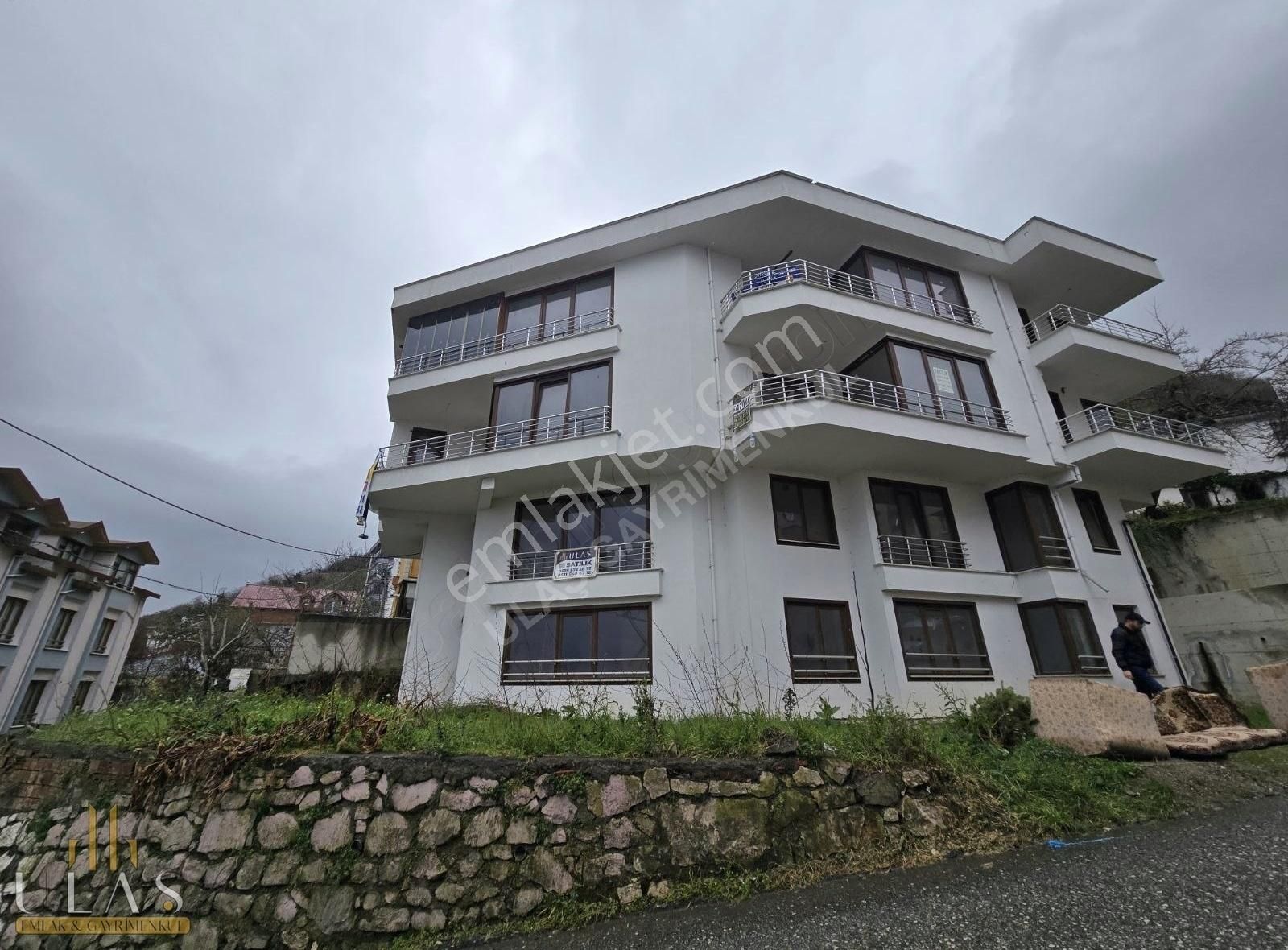 Kirazlimanında Emsalsiz Manzaralı 2+1 100 M² Satılık Daire
