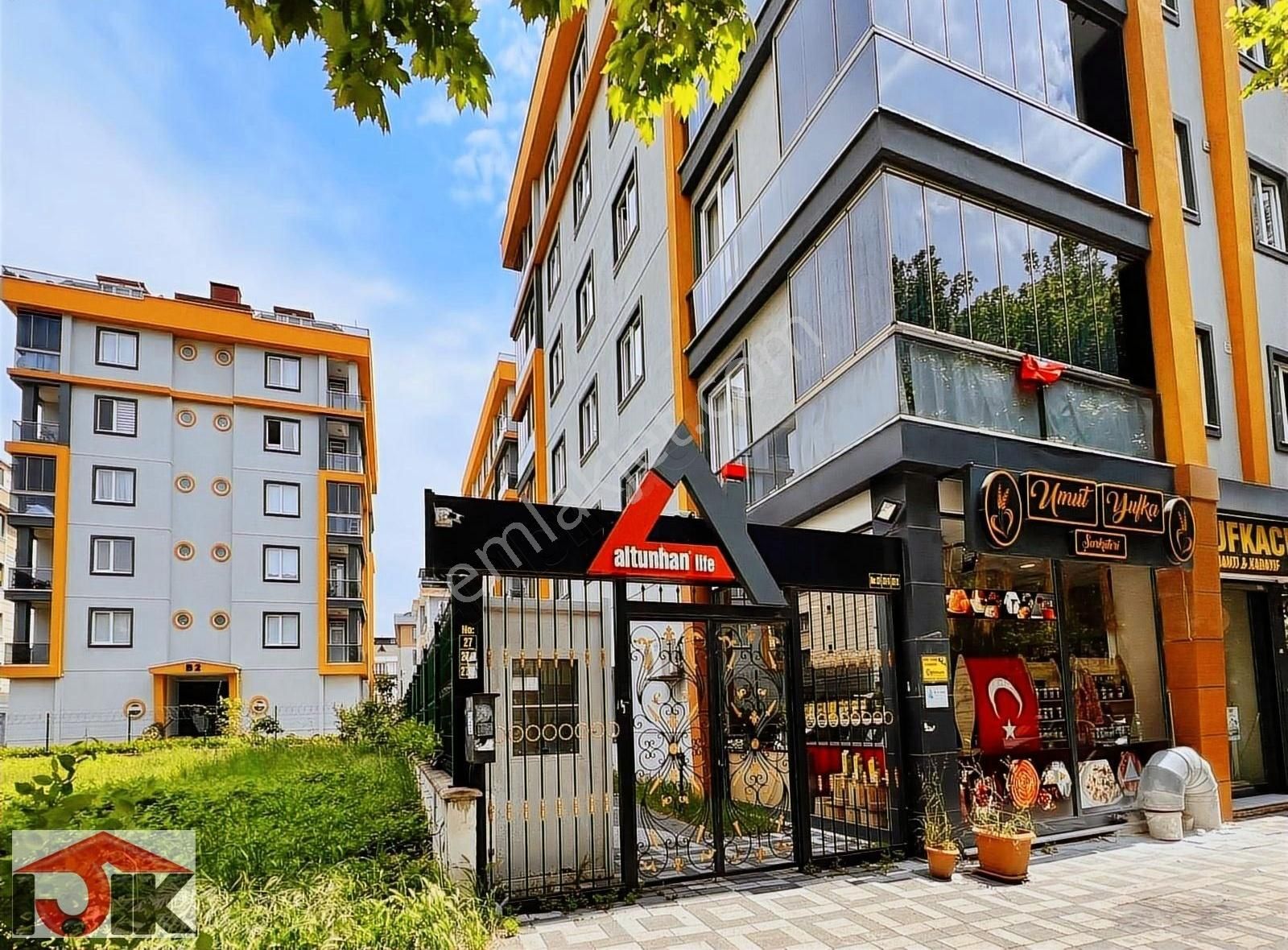 Beylikdüzü Yeşilyurt Cad. Satılık 3.kat 3+1 Daire Videolu
