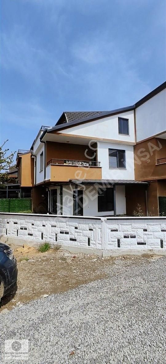 Kocaali'de Geniş Bahçe Kullanımlı Müstakil Girişli Villa