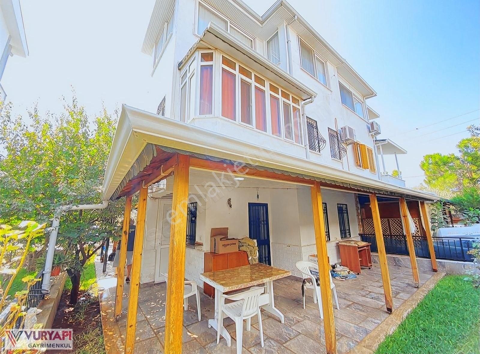 Denize 800 M Uzaklıkta Ulaşkent Sitesinde Köşe 4+1 Bahçeli Villa