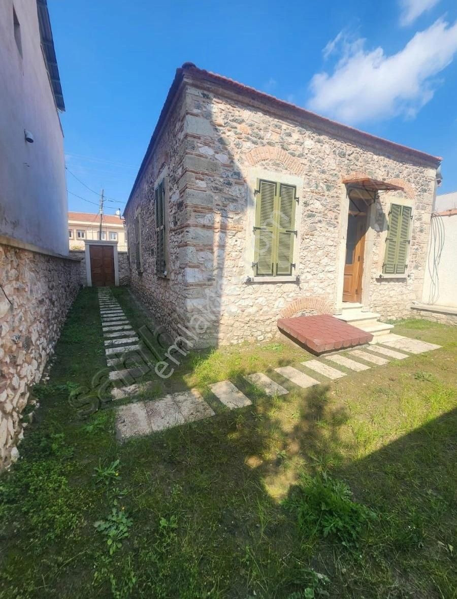 Buca Eğitim Fakültesi Yanı Taş Müstakil Ev