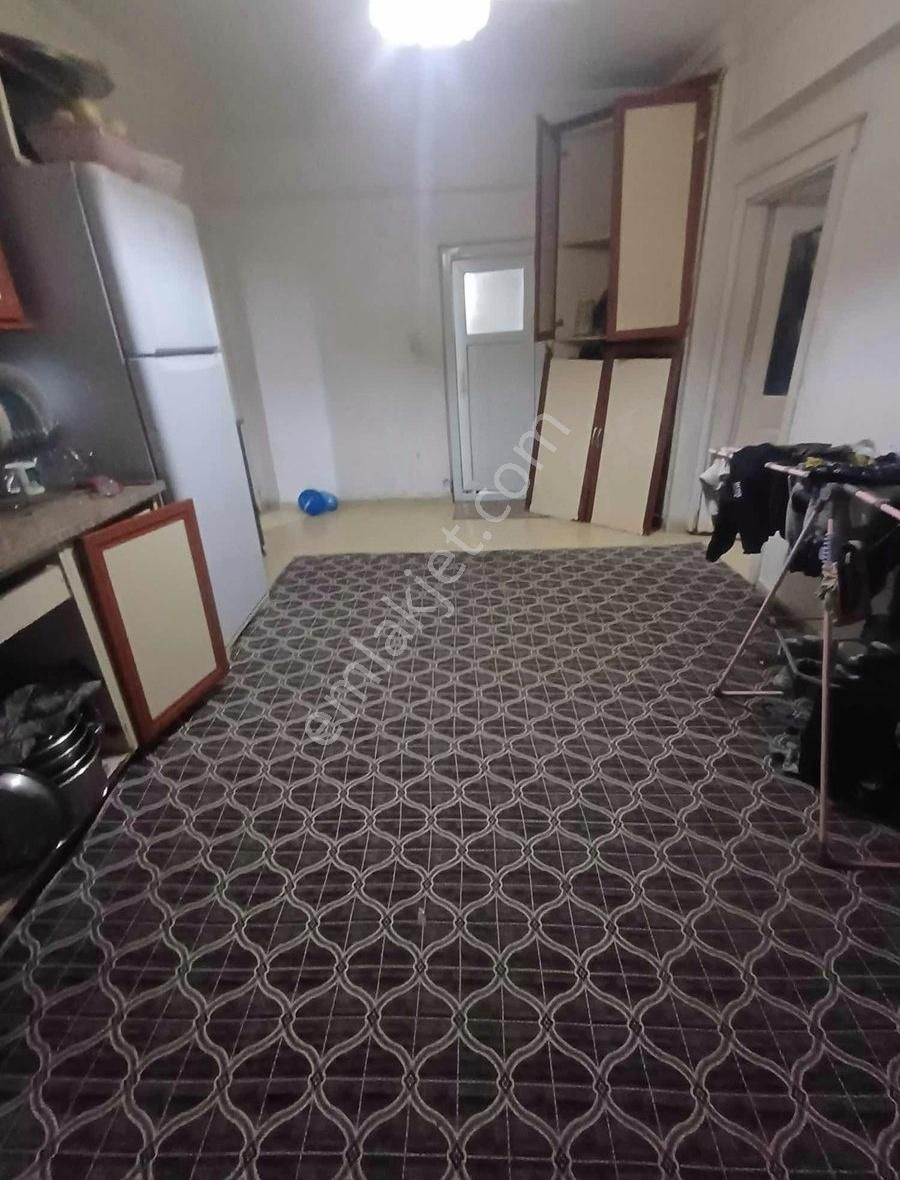 Yeditepede Giriş Kat Geniş Oturum Daire