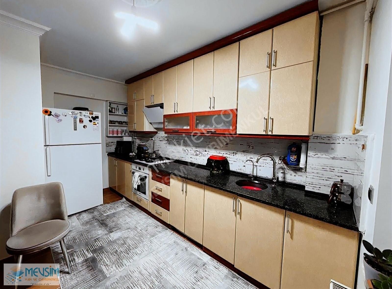 Bahar Caddesi Üzerinde Giriş Kat 3+1 Balkonlu Yalıtımlı Daire