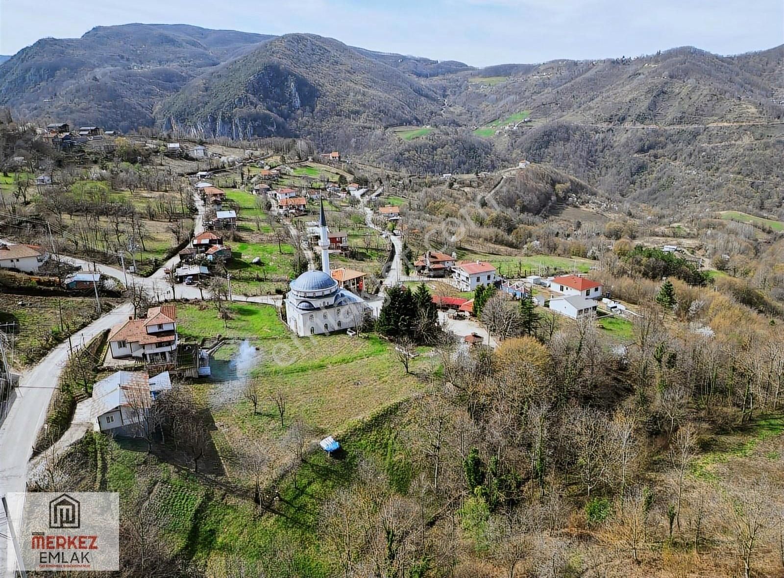 Başiskele Servetiye Camii Köyün'de 4.881 M2 Satılık Tarla