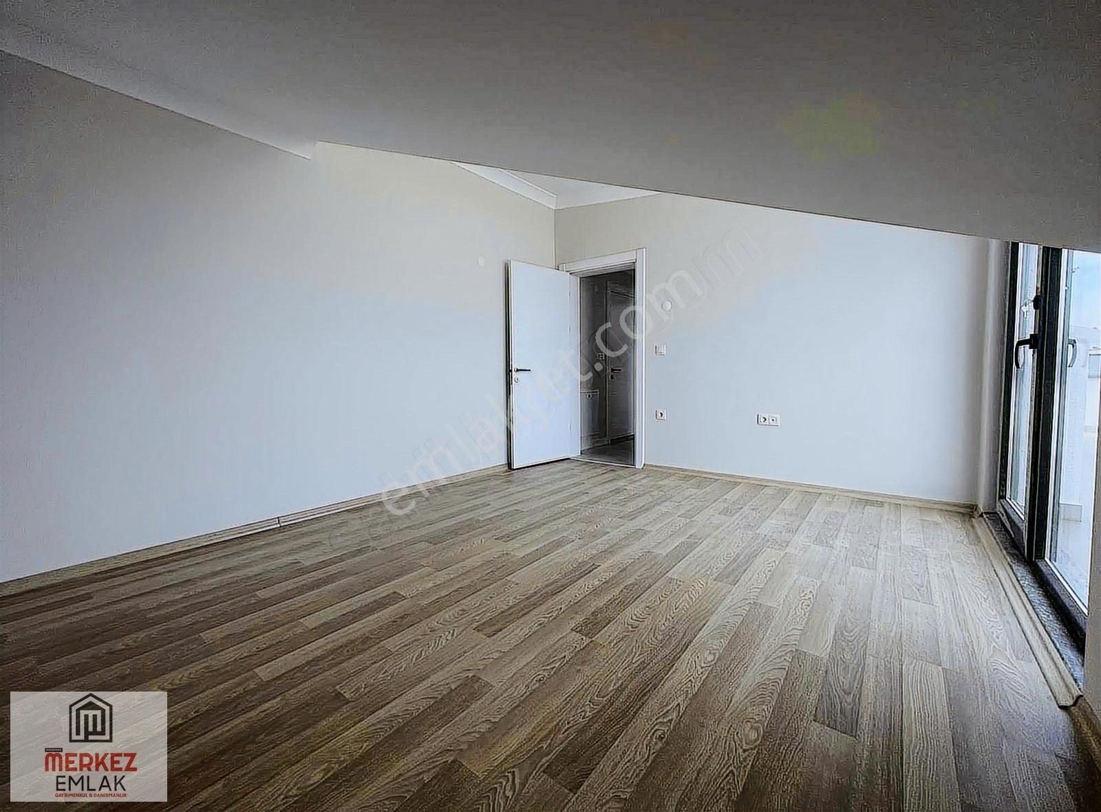Başiskele Yeşilyurt Mah.'de Satılık Deniz Manzaralı 2+1 Daire