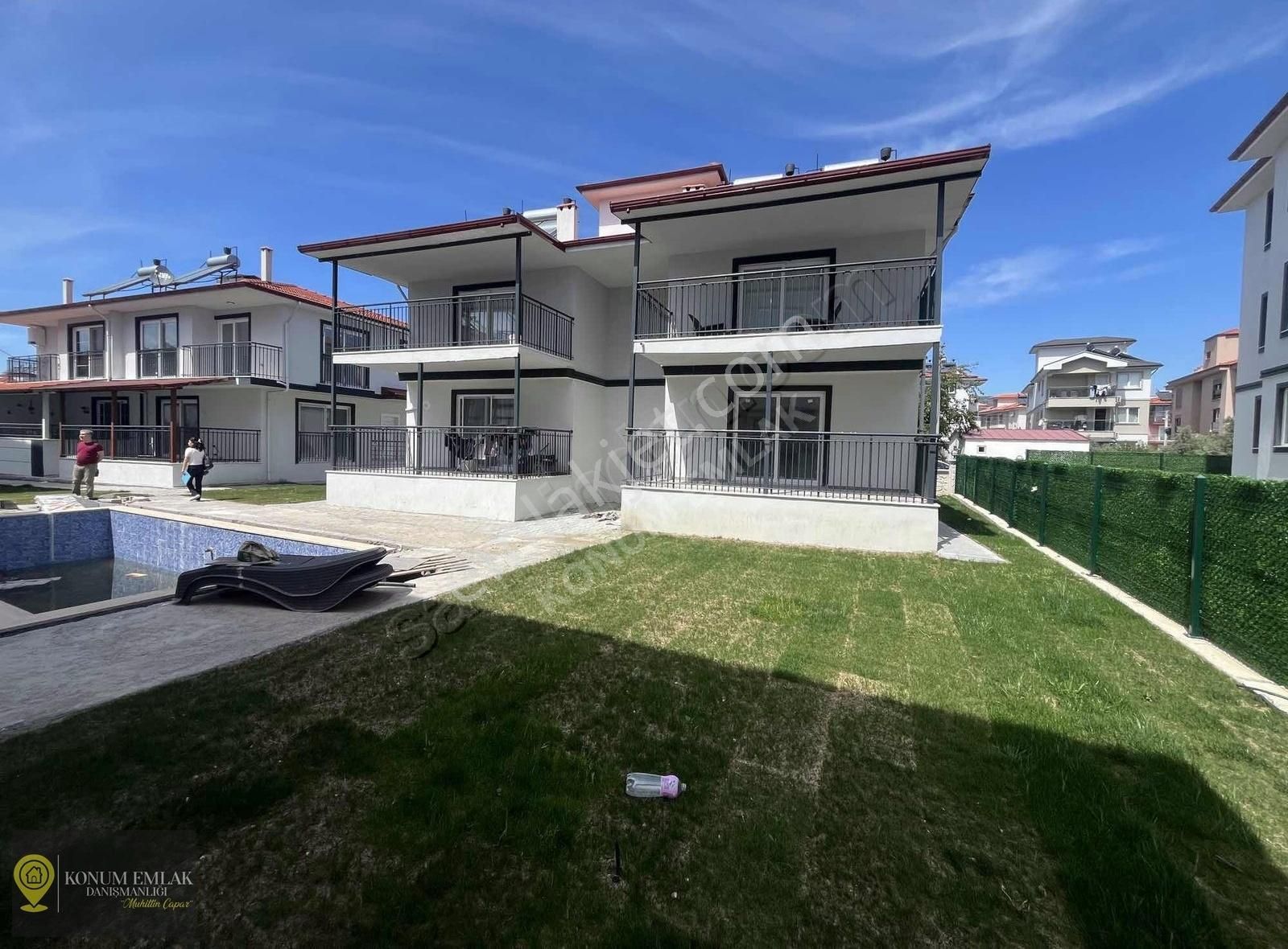 Konum Emlakdan Satılık Havuzlu Site İçerisinde Bahçeli 1+1 Daire