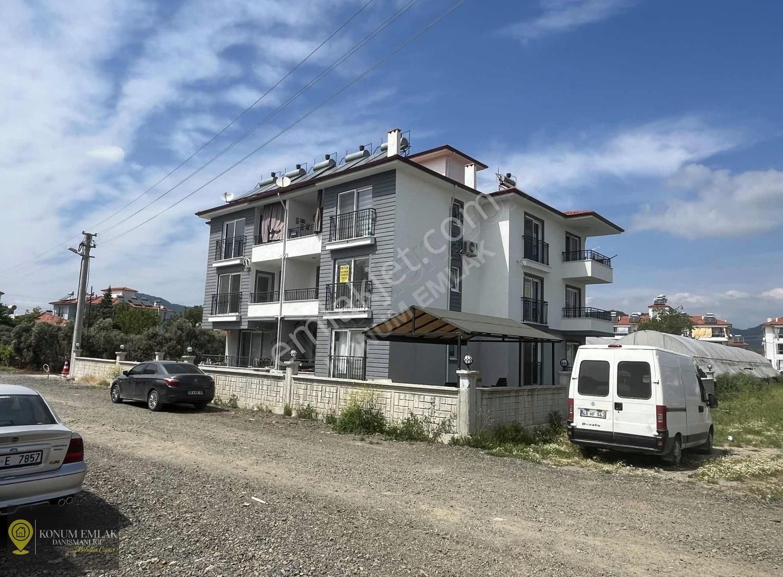 Konum Emlakdan Satılık Arakat Ebeveyn Banyolu Fırsat 3+1 Daire