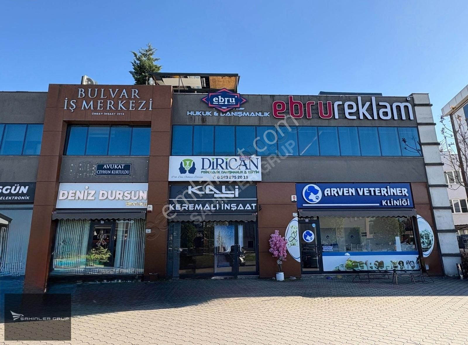 Bulvar İş Merkezinde Vitrin Cepheli 2+1 Kiralık Ofis