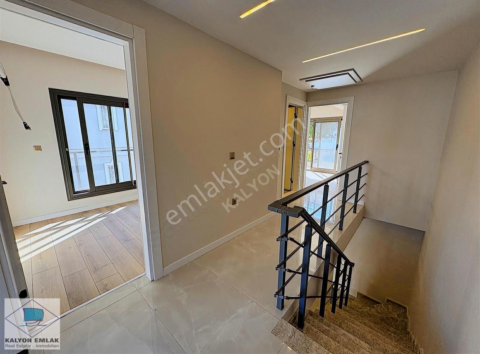 Alaçatı Çamlık Yol'a Komşu Satılık Full Tadilatlı Havuzlu Villa - Görsel 31