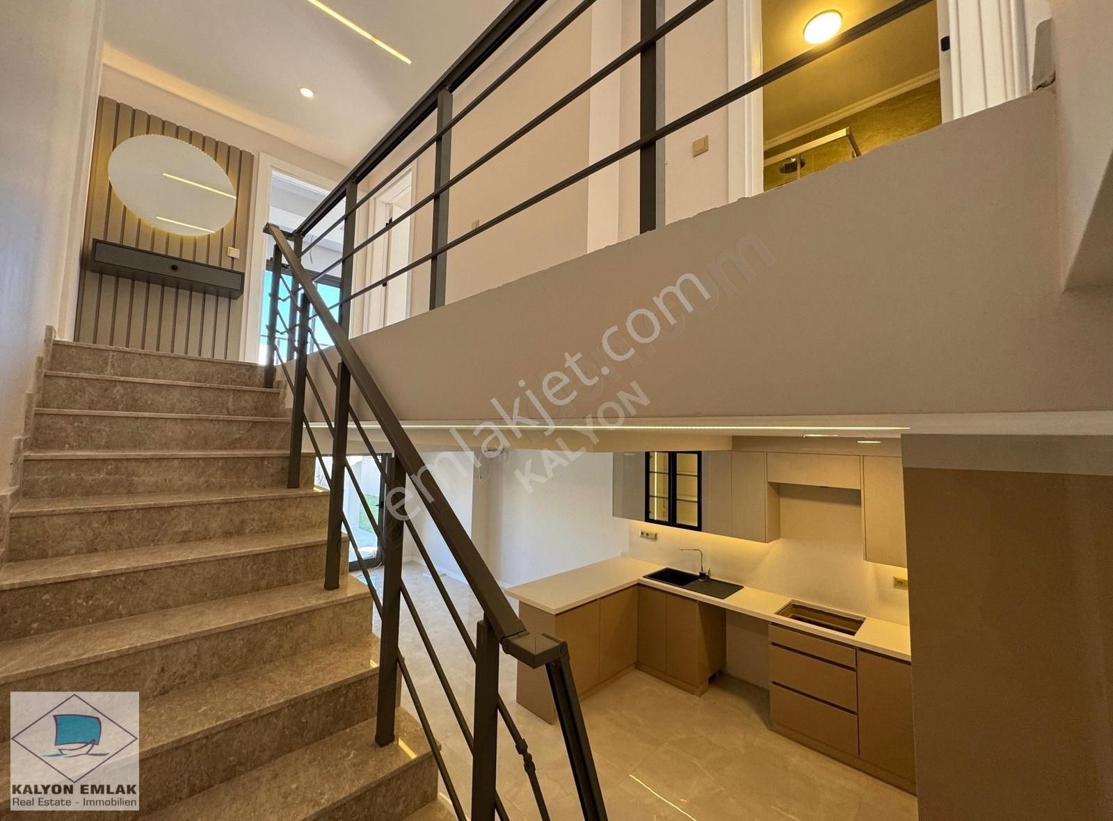 Alaçatı Çamlık Yol'a Komşu Satılık Full Tadilatlı Havuzlu Villa - Görsel 9