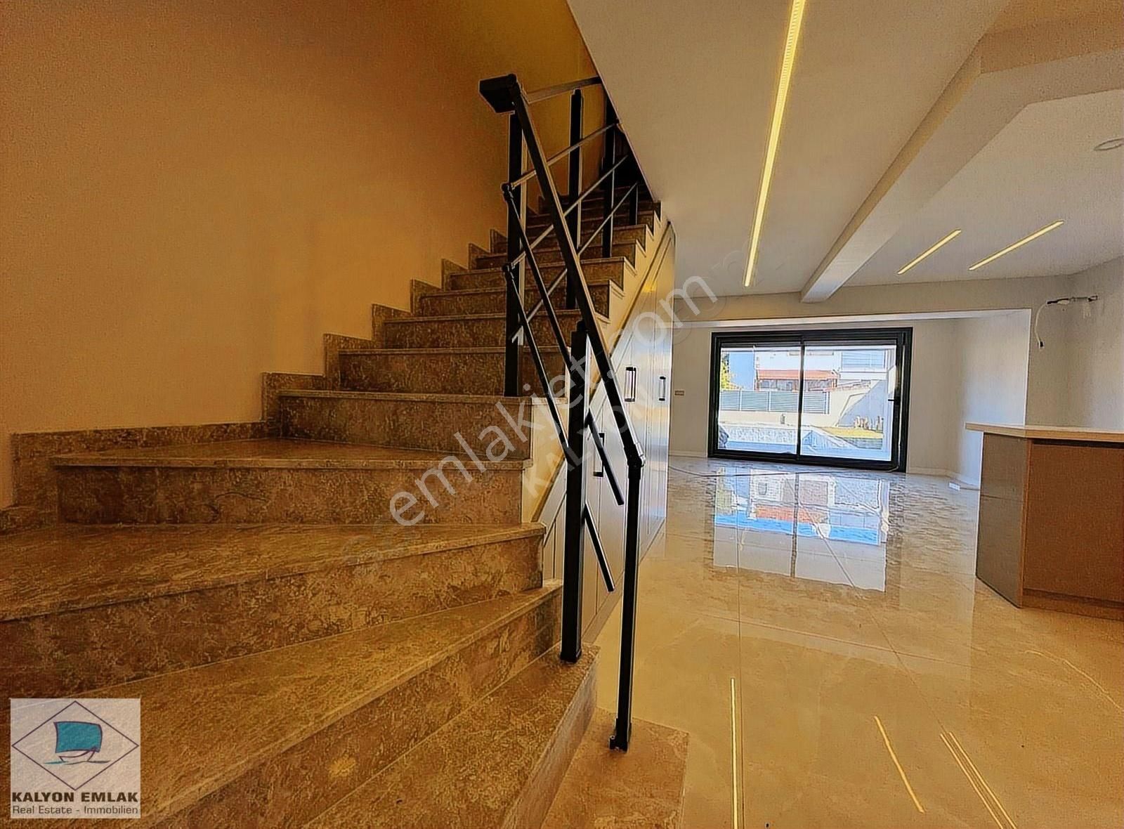 Alaçatı Çamlık Yol'a Komşu Satılık Full Tadilatlı Havuzlu Villa - Görsel 27