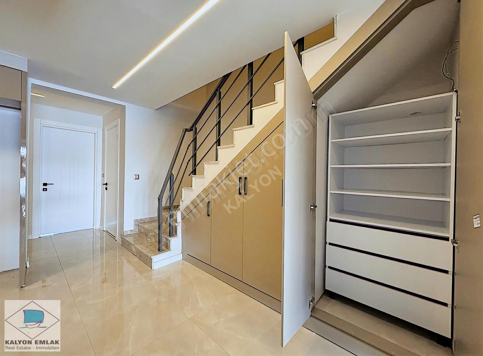 Alaçatı Çamlık Yol'a Komşu Satılık Full Tadilatlı Havuzlu Villa - Görsel 18