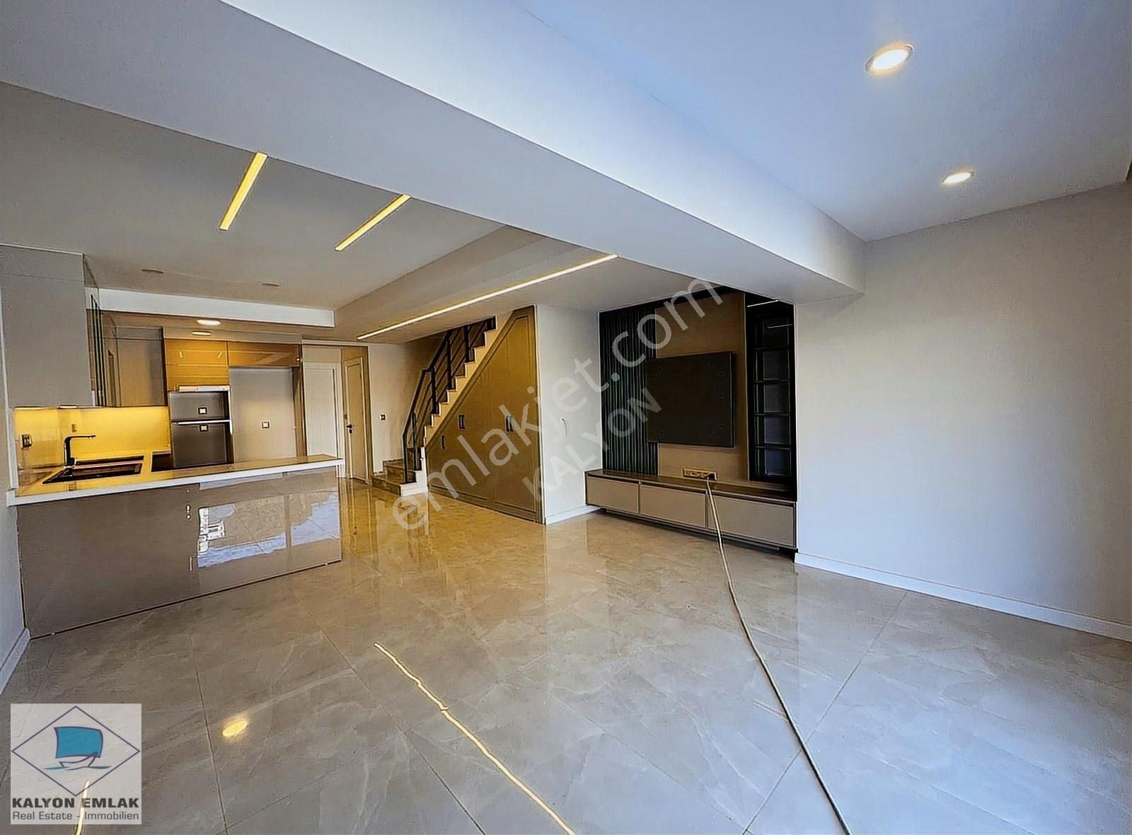 Alaçatı Çamlık Yol'a Komşu Satılık Full Tadilatlı Havuzlu Villa - Görsel 8