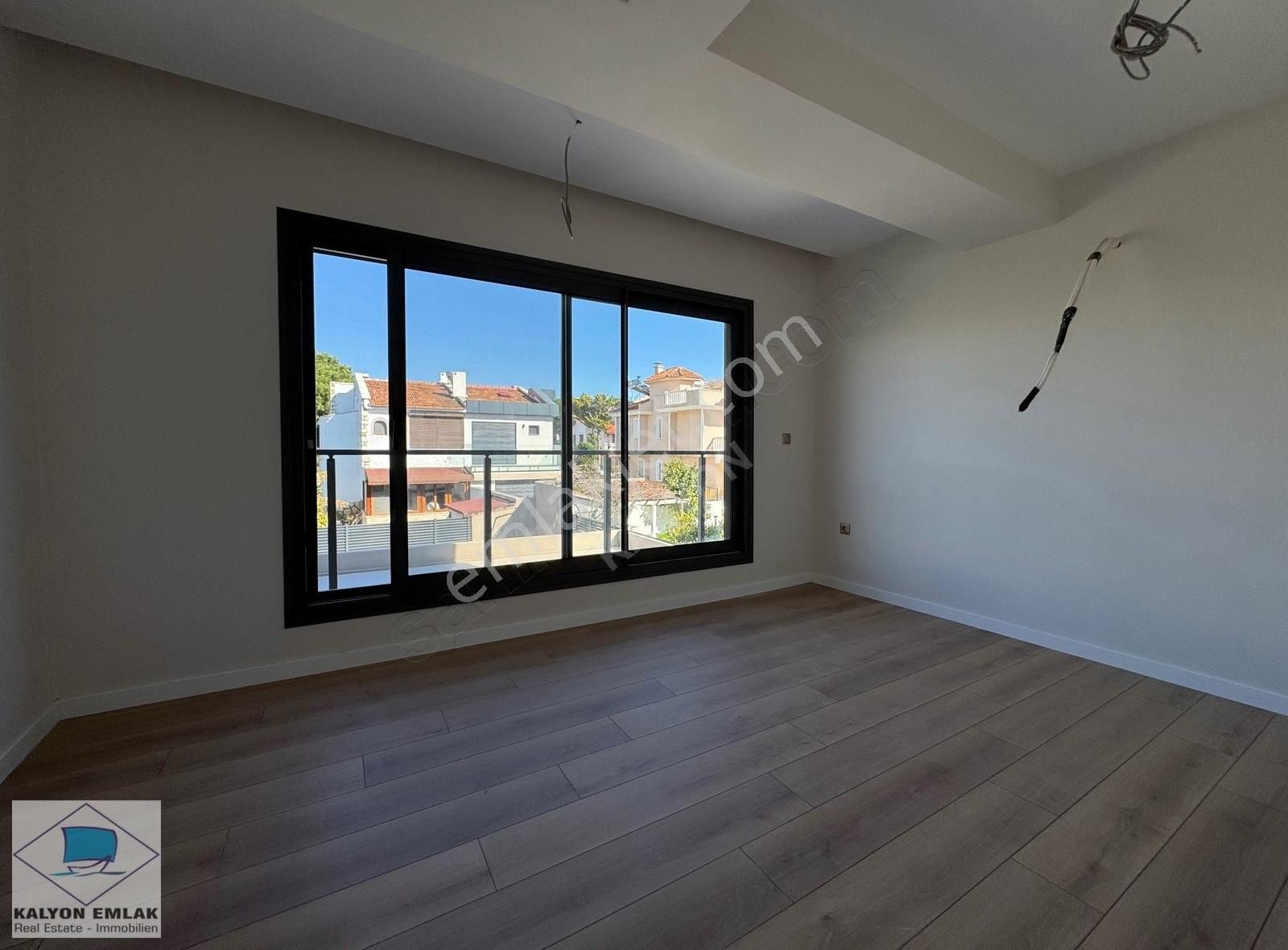 Alaçatı Çamlık Yol'a Komşu Satılık Full Tadilatlı Havuzlu Villa - Görsel 26