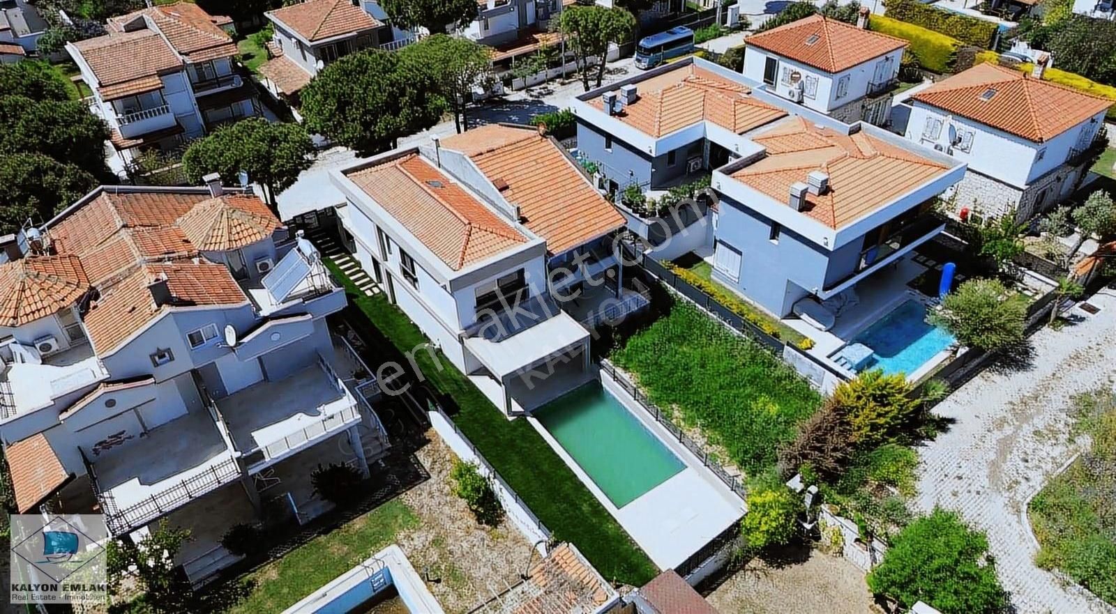 Alaçatı Çamlık Yol'a Komşu Satılık Full Tadilatlı Havuzlu Villa - Görsel 16