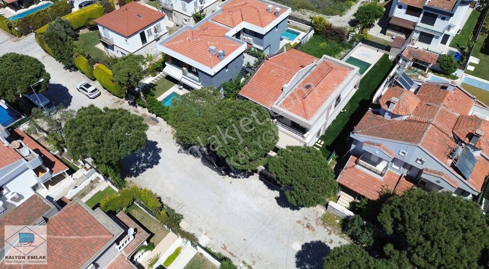 Alaçatı Çamlık Yol'a Komşu Satılık Full Tadilatlı Havuzlu Villa - Görsel 34