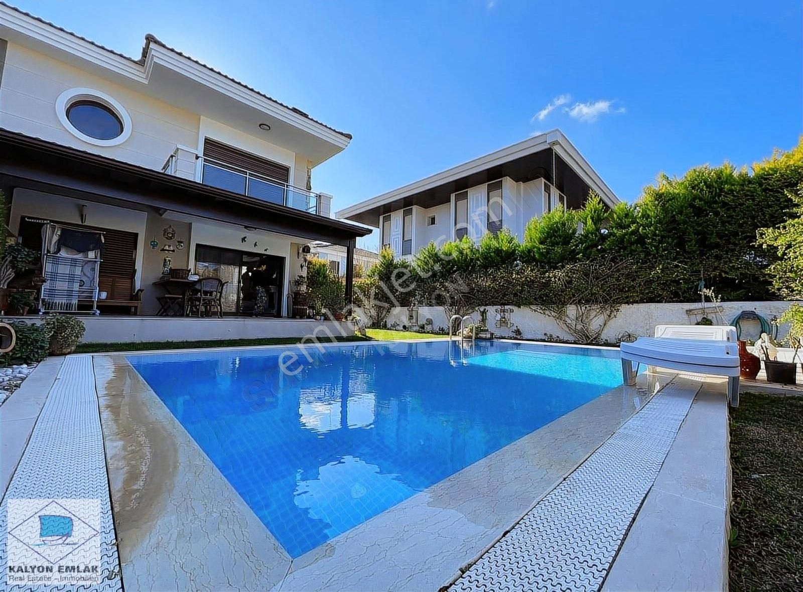 Alaçatı Göbene Ve Merkezi Konumlu Kiralık Müstakil Havuzlu Villa