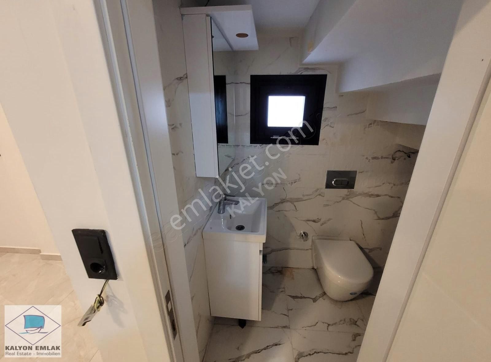 Çeşme Yalı Da Deniz Manzaralı Tam Mustakil Villa