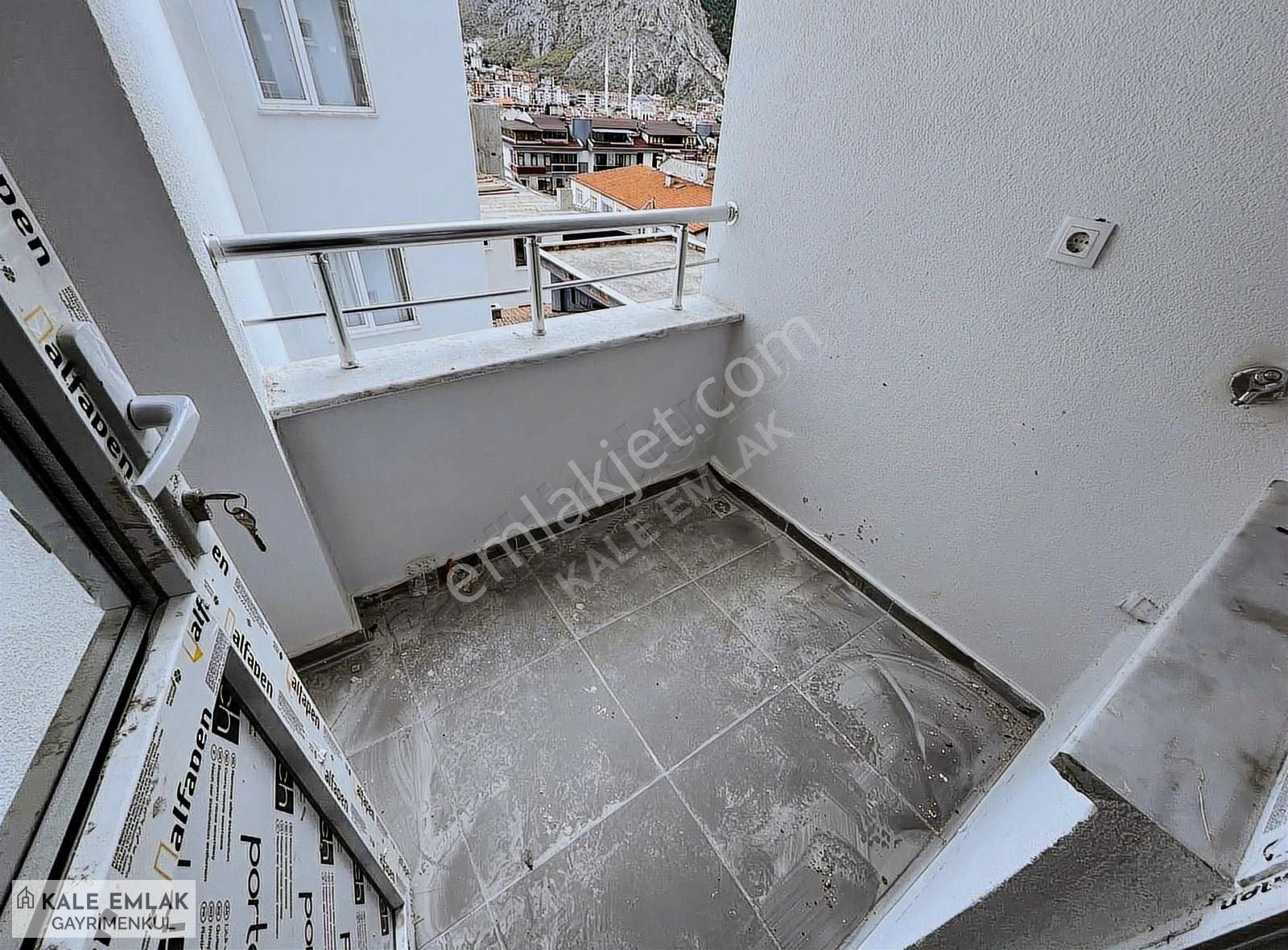 Kale Emlak'tan İhsaniye'de Satılık Sıfır 3+1 Daire