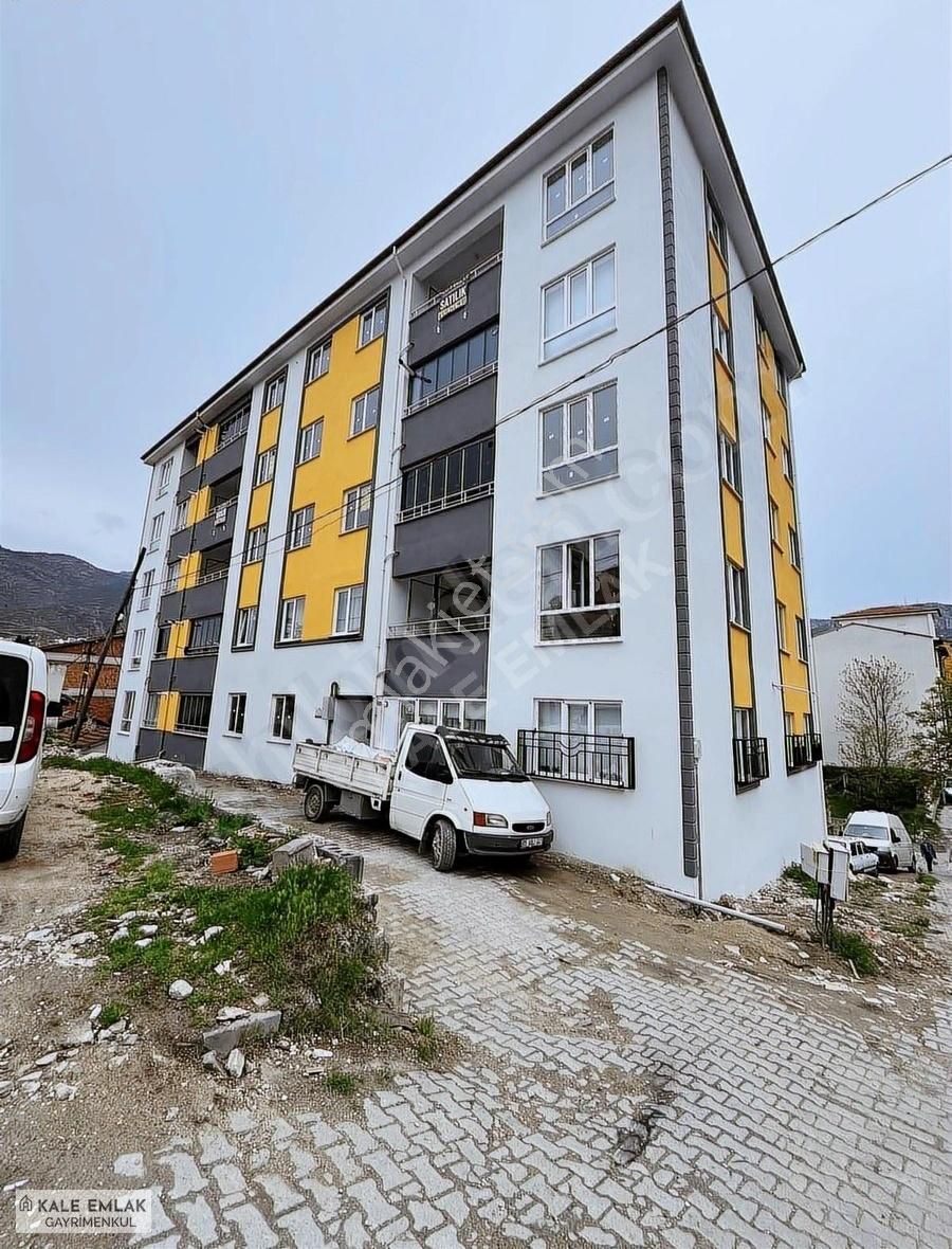 Kale Emlak'tan İhsaniye'de Kiralık Sıfır 2+1 Daire