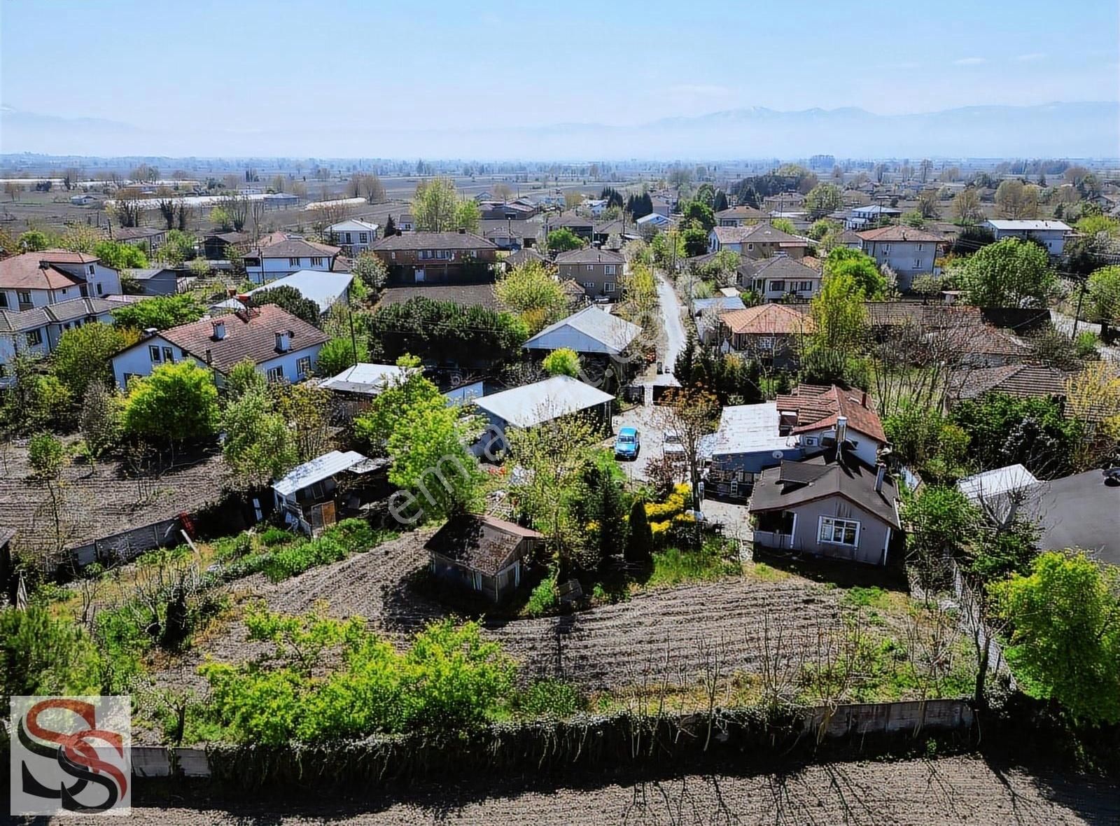 Adapazarı Taşlık Mah 1.780 M² Arsa İçerisinde 2 Adet Müstakil Ev