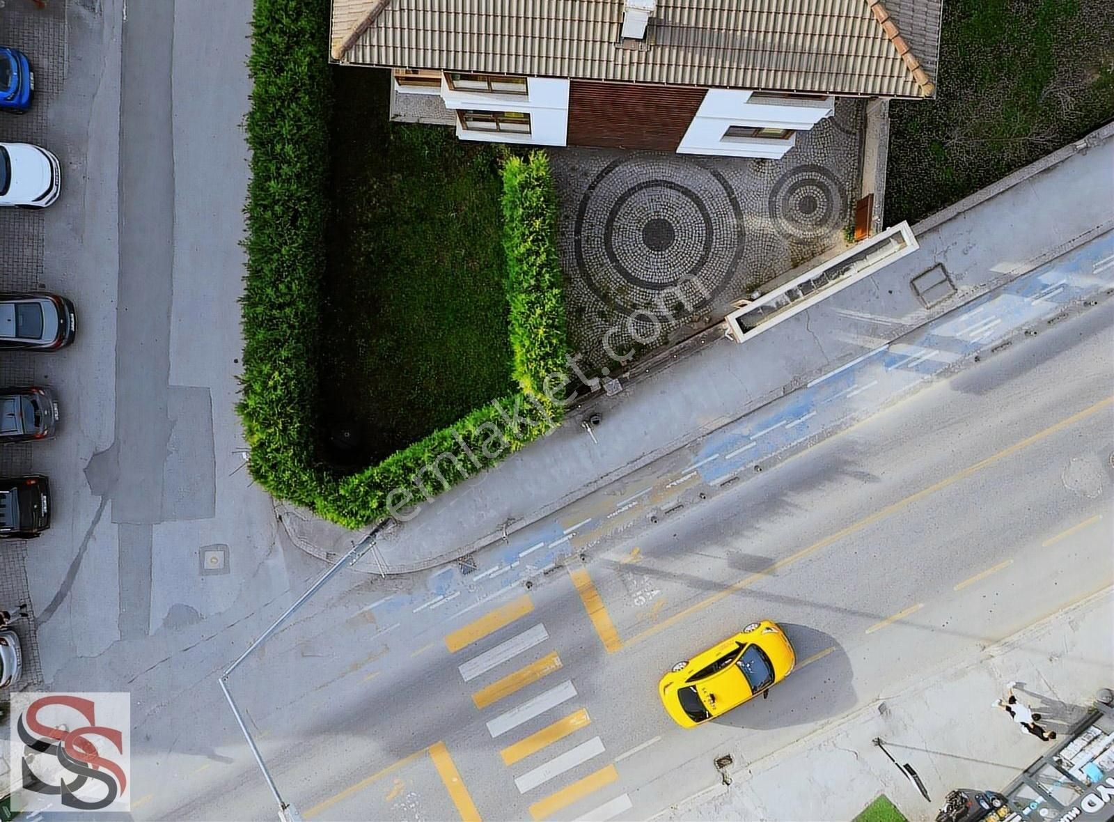 Mükkemel Konumda Özel Bahçeli 200 M² 4+1 Müstakil Tripleks Villa