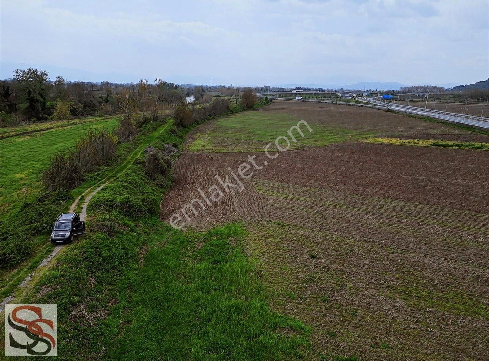 Adapazarı Poyrazlar'da 33 Metre Yol Cepheli 420 M² Hobi Bahçesi