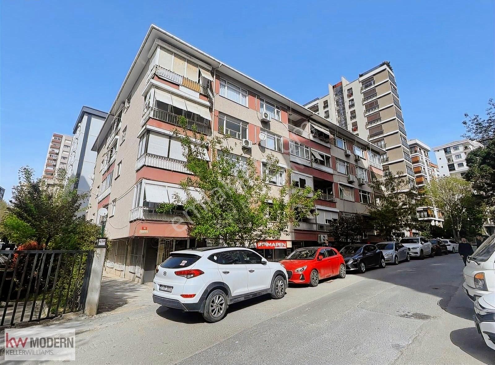 Feneryolu Mah İstasyon Caddesi 2+1 Boş Fırsat 90m2 Kw Modern'den