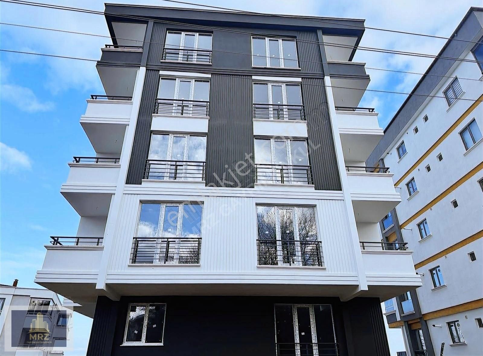 Deka Gayrimenkul'den Körfez'de Deniz Manzaralı 1+1 Sıfır Daire