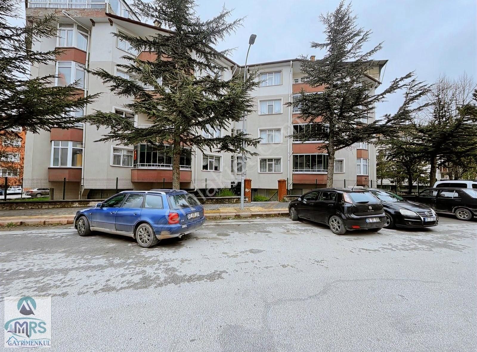 Mrs'den Yıld. Beyazıt Mah.linyit Ortaokulu Civarı Satılık Dükkan