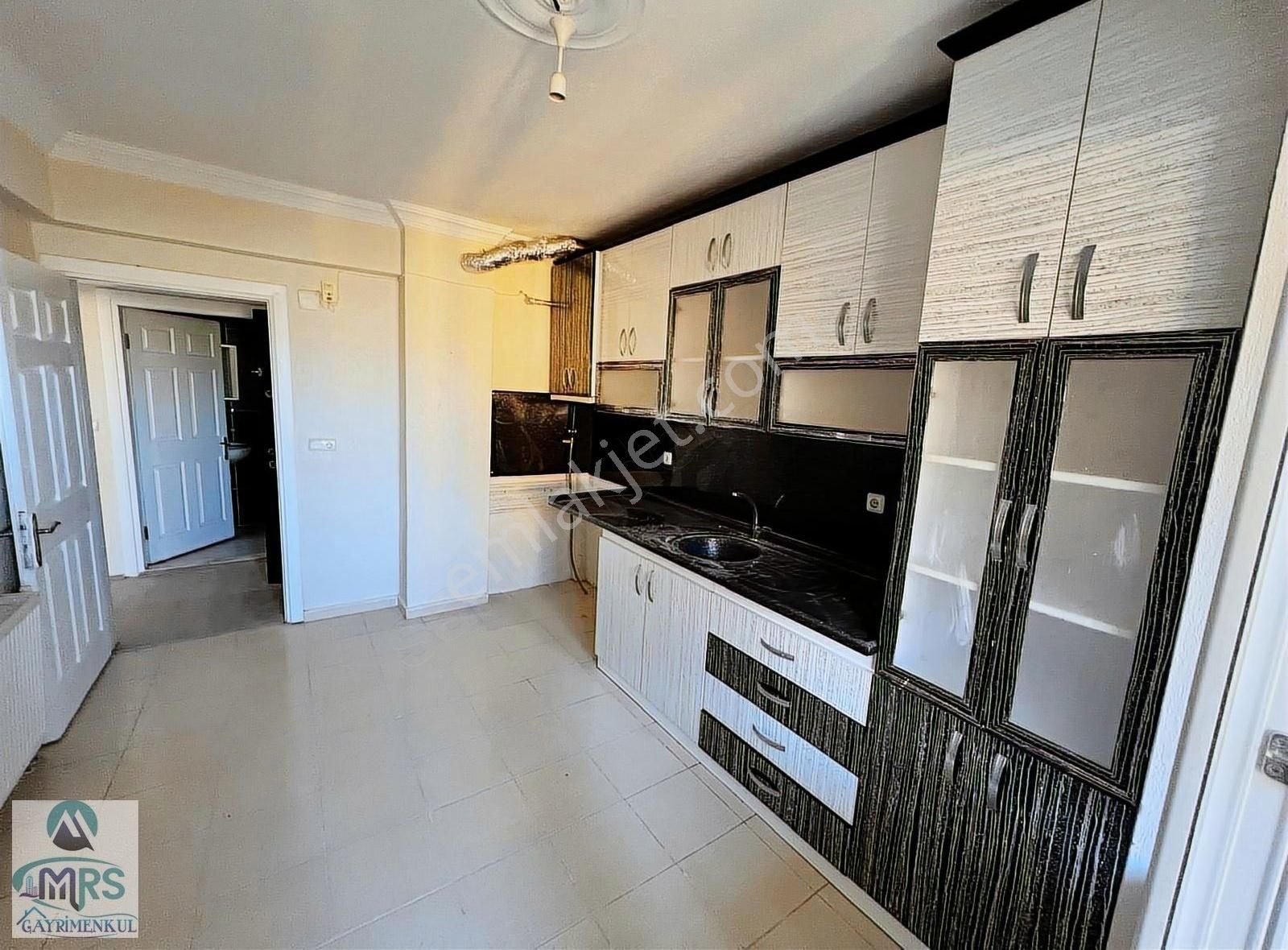Mrs'den Yenidoğan'da Geniş Kiralık 3+1 Daire