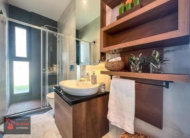 Kuşadası Merkezde 4+1 Tek Müstakil Özel Havuzlu Doğalgazlı Villa