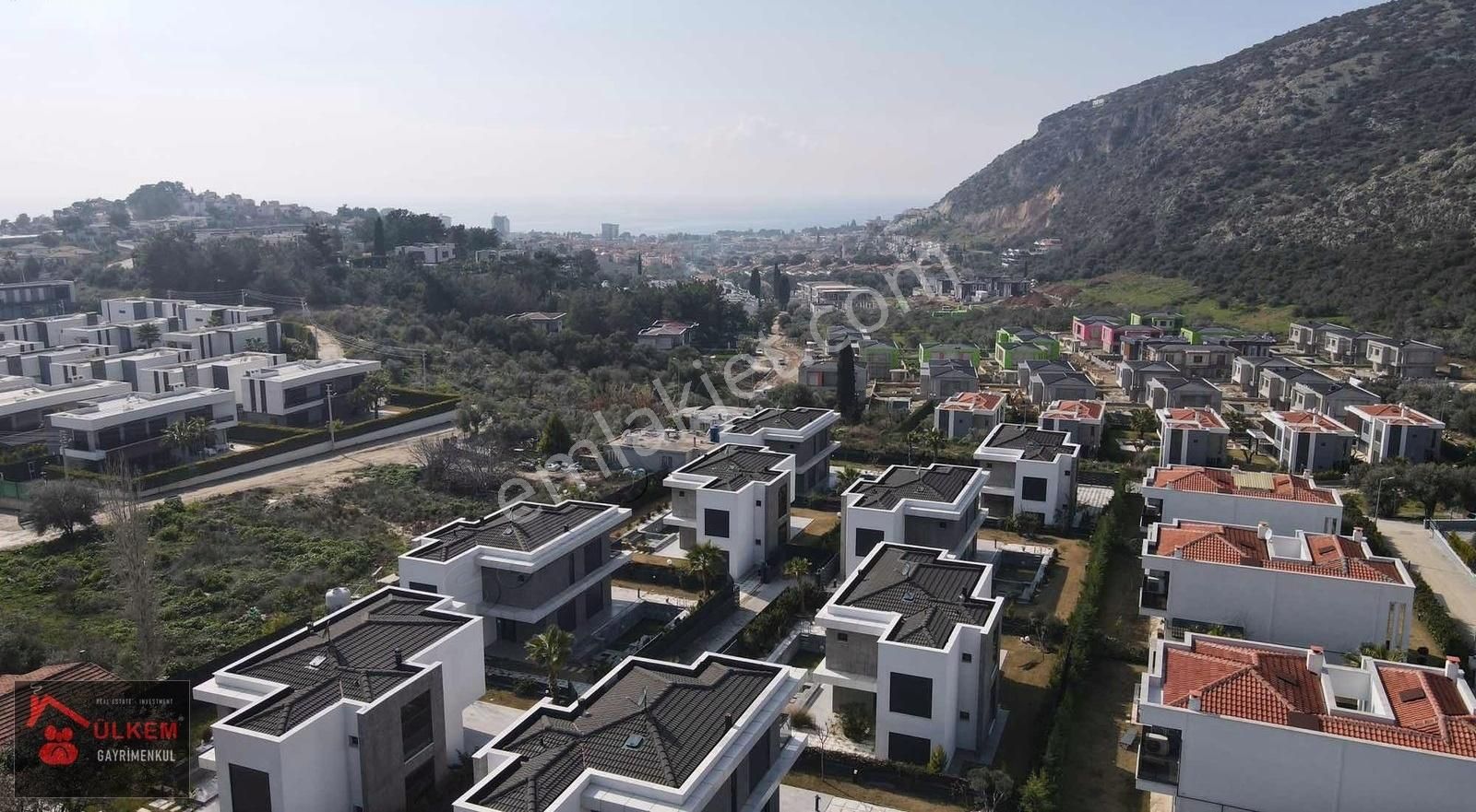 Kuşadasında 4+1 Tek Müstakil Özel Havuzlu 550m2 Arsalı Villa