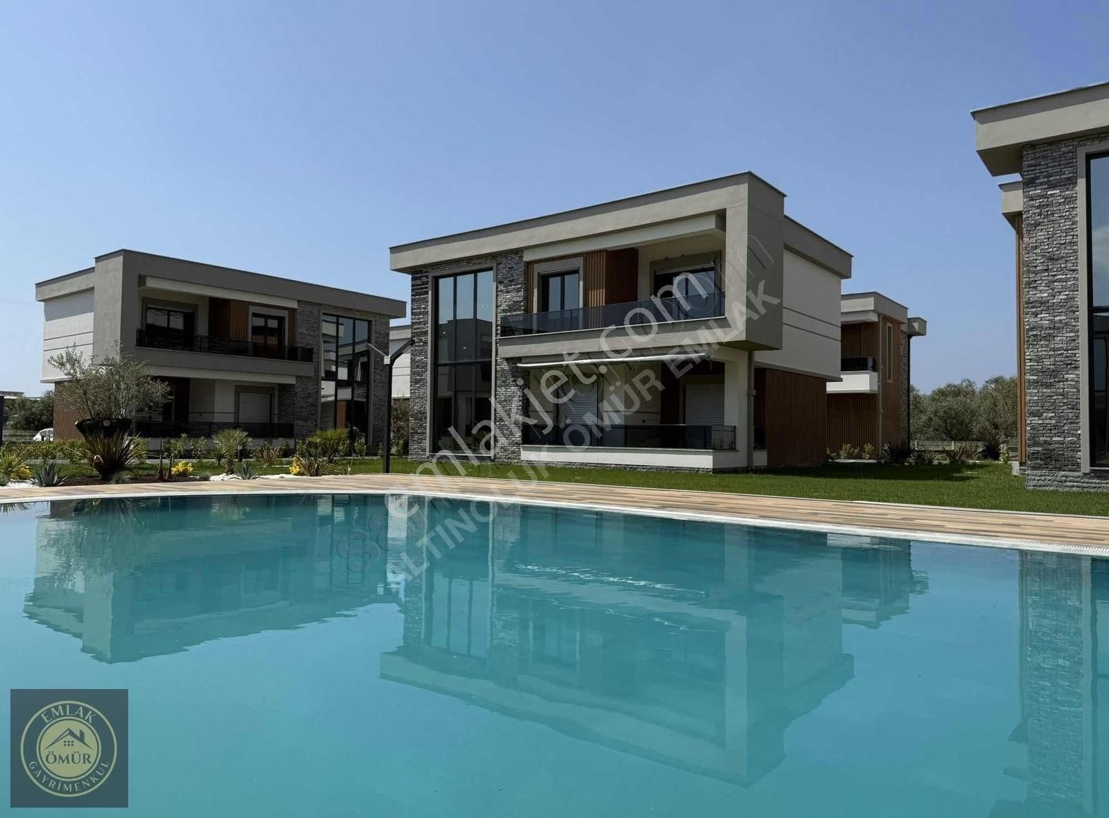 Ömür Emlak'tan Havuzlu Site De 4+1 Rüyaları Süsleyen Villa