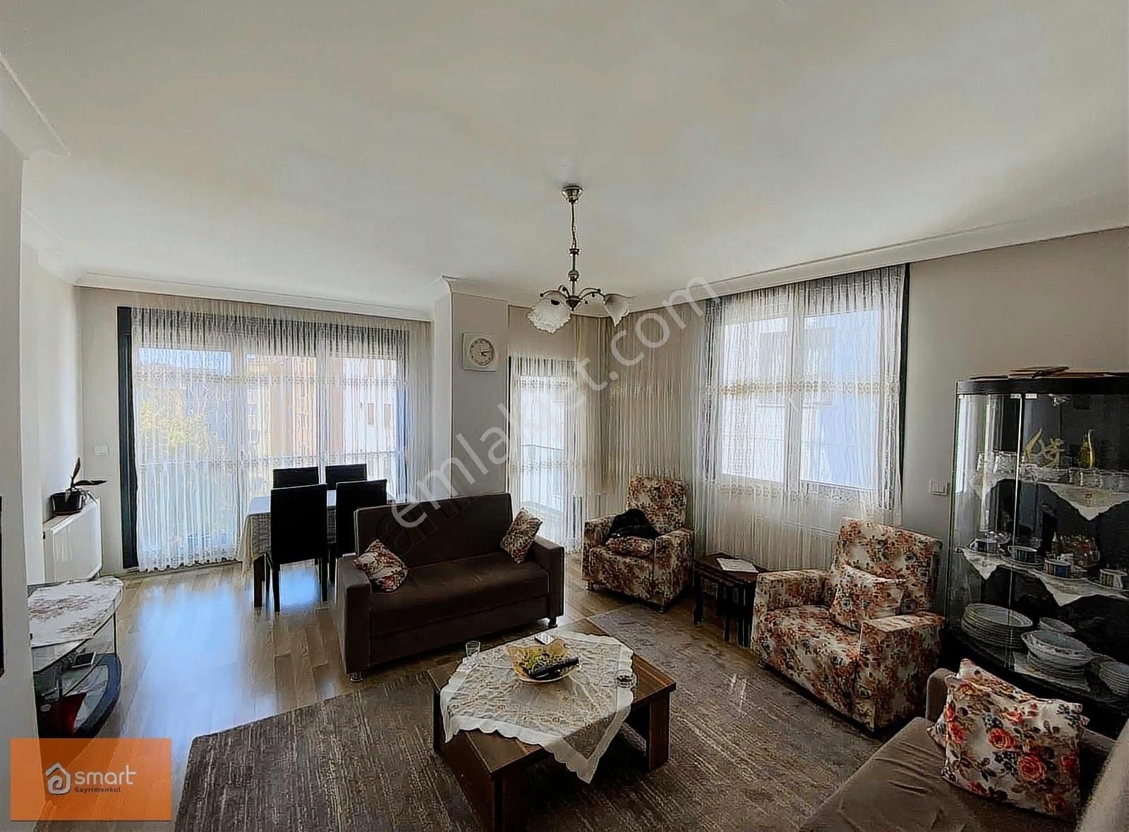 Altıntepe'de 135 M2 Ebeveyn Banyolu Harika Konumda.