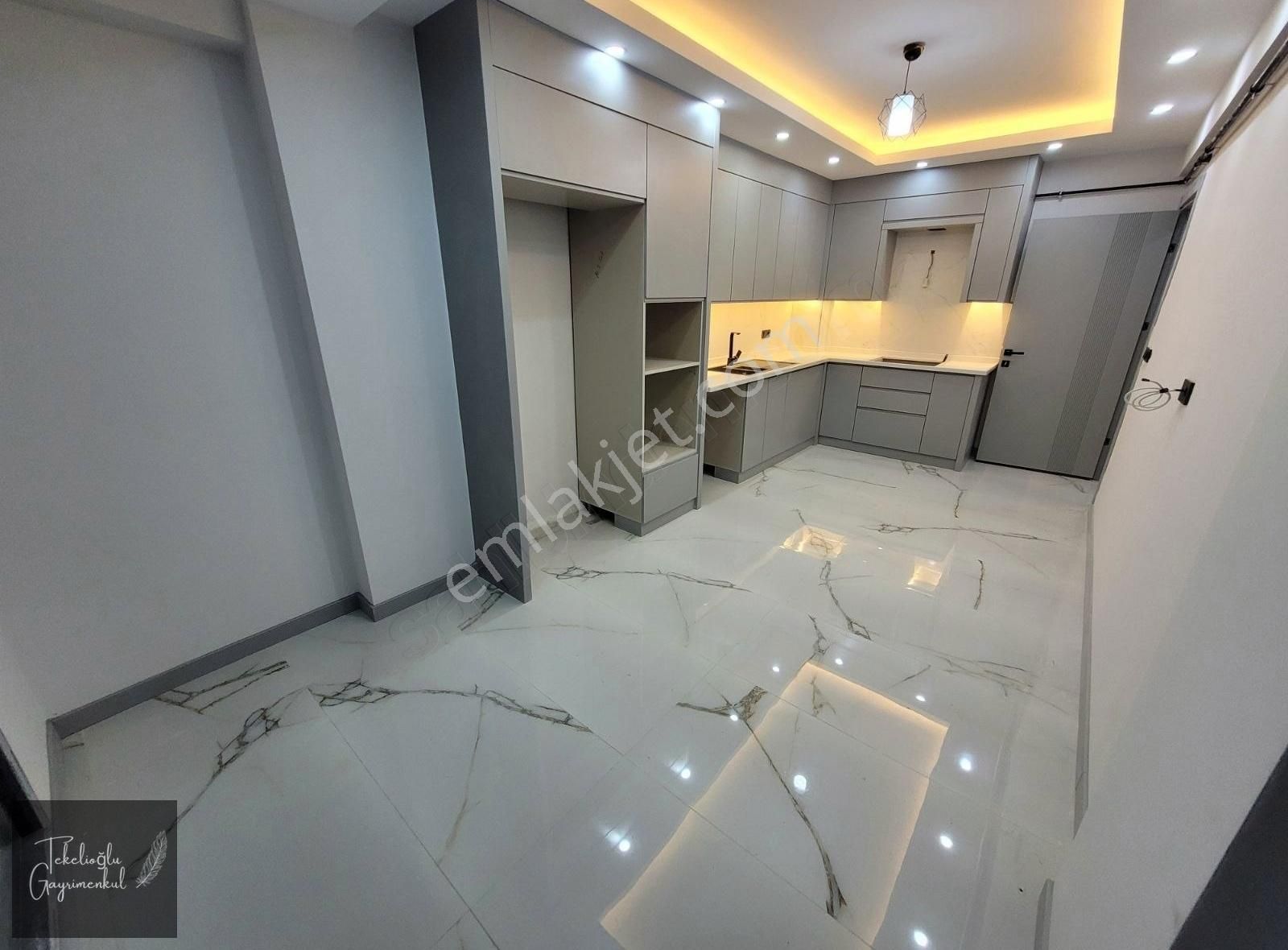 Zeytinköyde Yeniyol Üstü Sıfır 3+1 Lüks Daire
