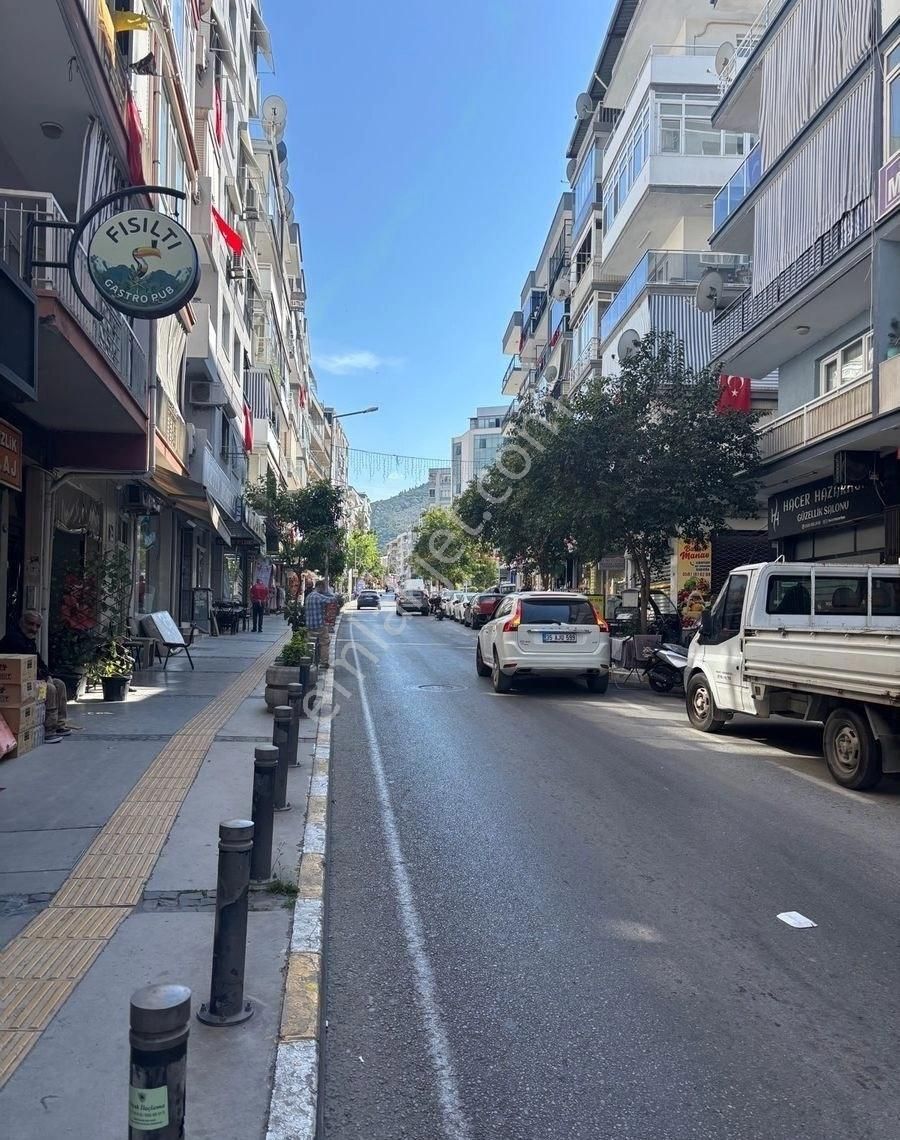 Balçova Ata Cd Fevzi Çakmak Mh. Arakat 3+1 (işbankası Atm Üzeri )