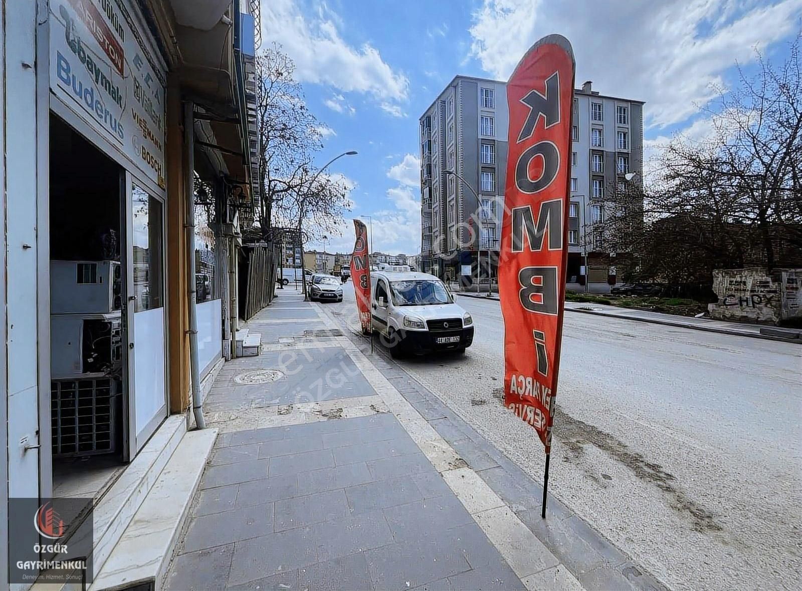 Özgür'den Zapçıoğlu Cadde Üstünde Kiralık 50 M² Dükkan